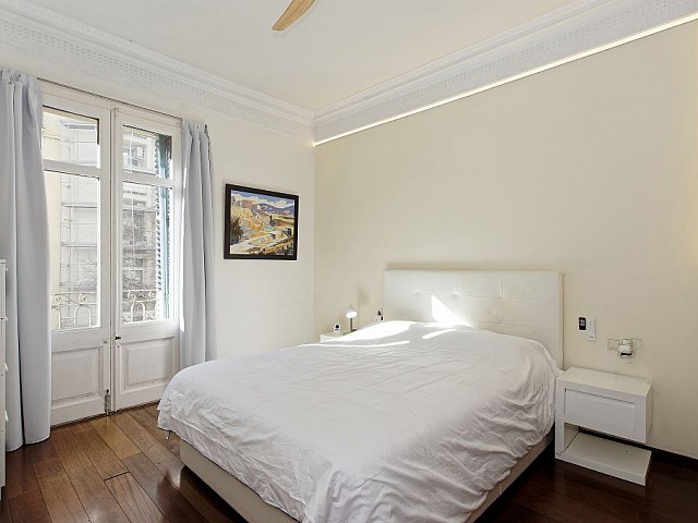 Venta de piso en calle Casanova 