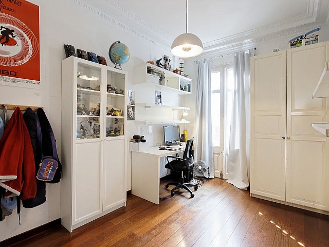 Venta de piso en calle Casanova 