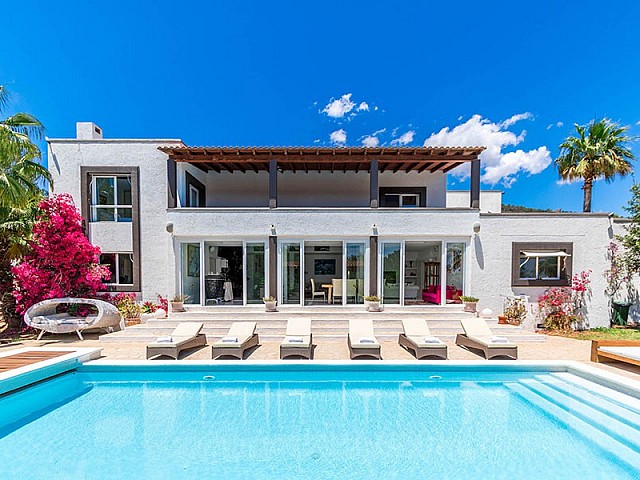 Exklusives Landhaus zum Verkauf in Cala Jondal, Ibiza