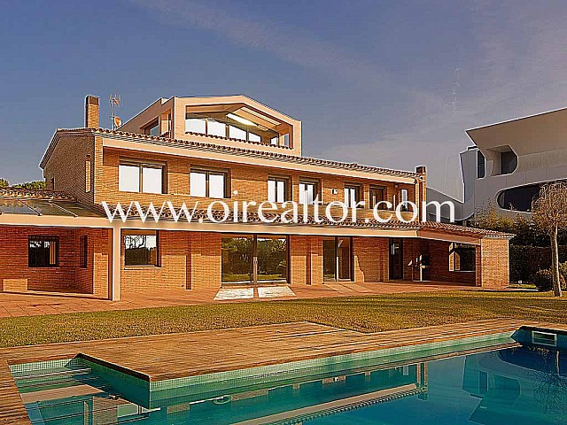 Espectacular casa en venta de alto standing en primera linea en Gavà Mar