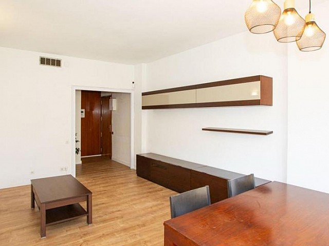 venta piso Les Corts, comprar piso Barcelona, piso 4 habitaciones Les Corts, piso con balcón Barcelona, inmueble en venta Les Corts, piso con 2 baños Les Corts, piso reformado Les Corts, vivienda lista para entrar a vivir, piso familiar Barcelona, oportun