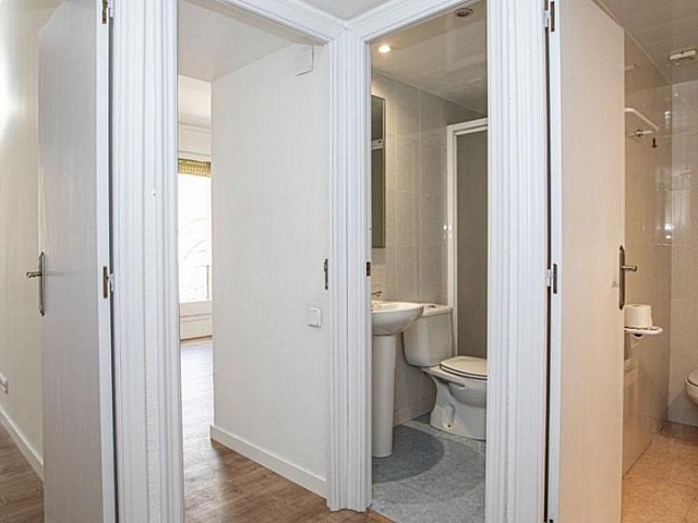 venta piso Les Corts, comprar piso Barcelona, piso 4 habitaciones Les Corts, piso con balcón Barcelona, inmueble en venta Les Corts, piso con 2 baños Les Corts, piso reformado Les Corts, vivienda lista para entrar a vivir, piso familiar Barcelona, oportun