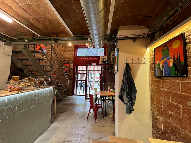 Ref. 133881 - ¡Oportunidad Imperdible de Traspaso: Bar en Plena Zona de Entença, Barcelona!