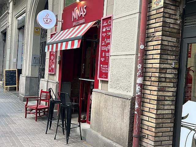 Ref. 133881 - ¡Oportunidad Imperdible de Traspaso: Bar en Plena Zona de Entença, Barcelona!