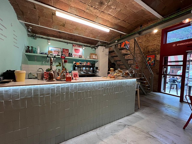 Ref. 133881 - ¡Oportunidad Imperdible de Traspaso: Bar en Plena Zona de Entença, Barcelona!