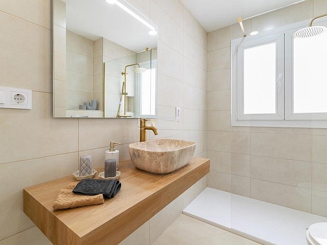 Ático Reformado con Terraza y Vistas Increíbles a la Sagrada (3)