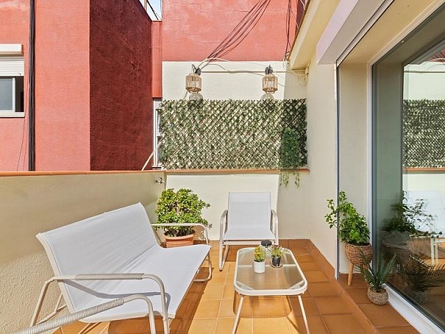 Ático Reformado con Terraza y Vistas Increíbles a la Sagrada (7)