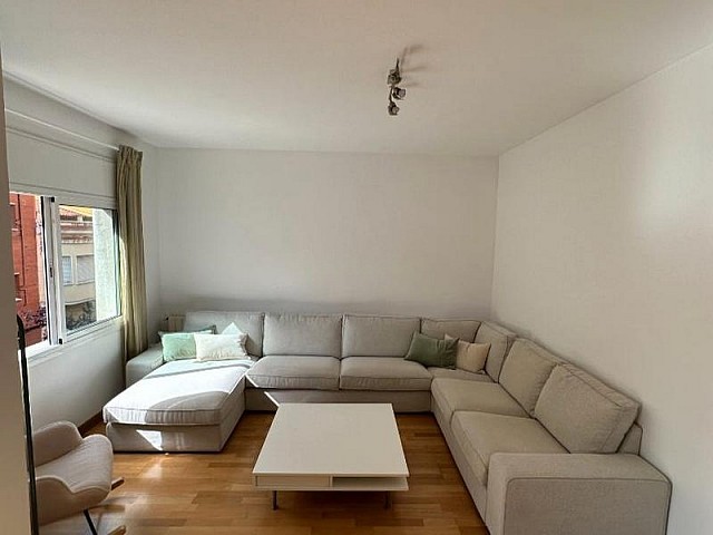 Ref-136346 Piso en Guinardó, luminoso, buena ubicación y comunicación.