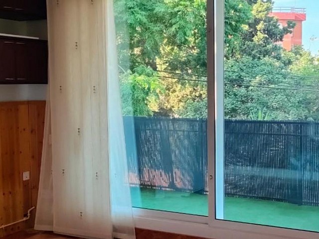 Piso con terraza en zona residencial, ideal para una persona o pareja – Sant Cugat del Vallès