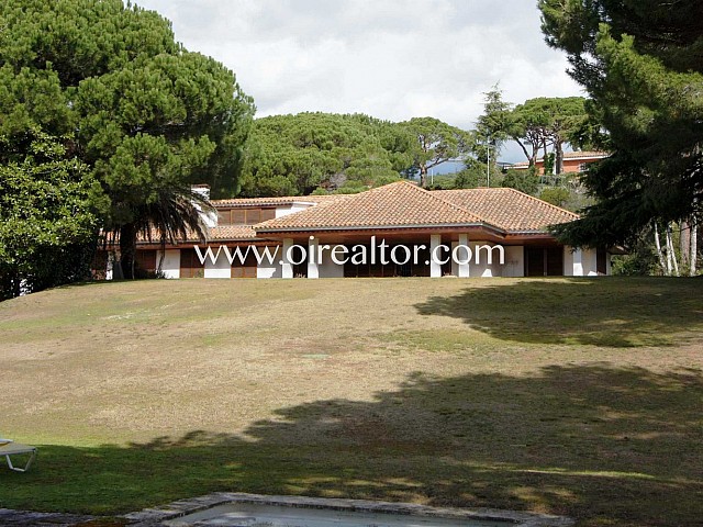 Espaciosa casa en finca de 7.000 m2 en Sant Andreu de Llavaneres