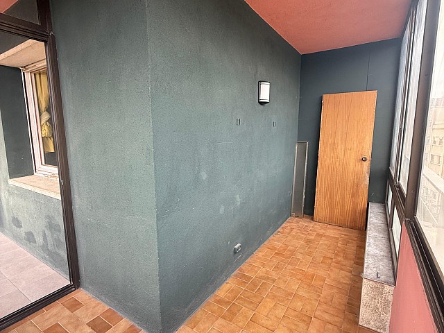Luminoso piso en venta en Les Corts, cerca del Camp Nou y con excelente conexión al metro