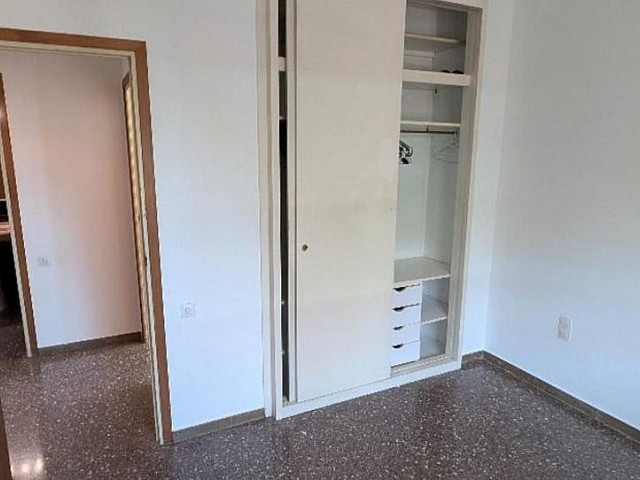 Luminoso piso en venta en Les Corts, cerca del Camp Nou y con excelente conexión al metro