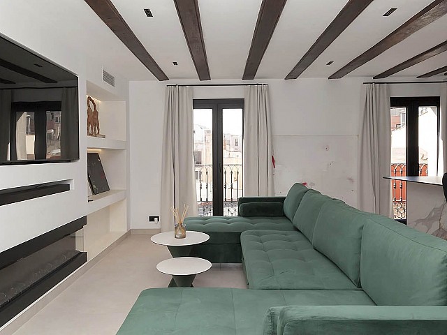 Alquiler de Ensueño en Barcelona: Ático de Diseño en El Gòtic, con Acabados de Lujo