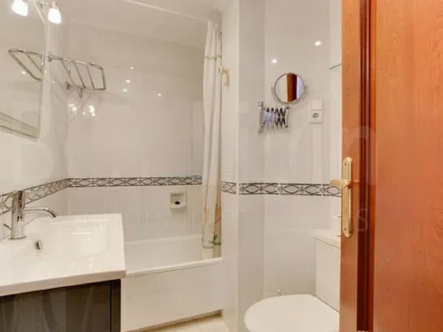 Piso luminoso con balcón-terraza en Sagrada Família