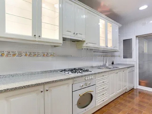 Piso luminoso con balcón-terraza en Sagrada Família