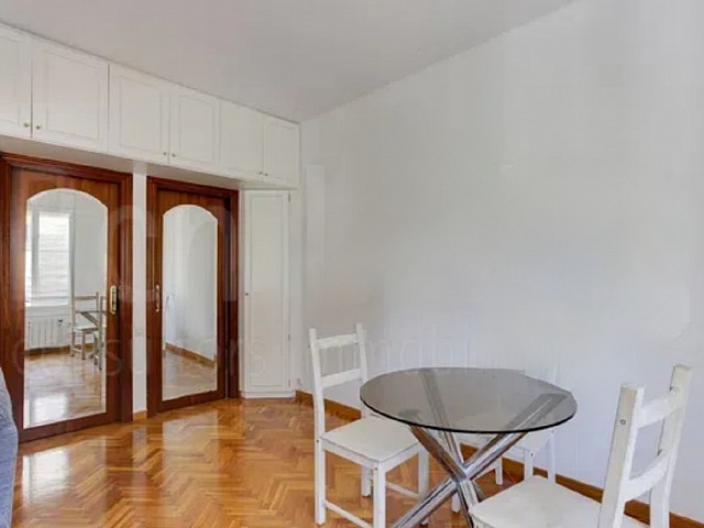 Piso luminoso con balcón-terraza en Sagrada Família