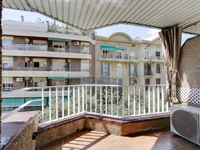 Piso luminoso con balcón-terraza en Sagrada Família