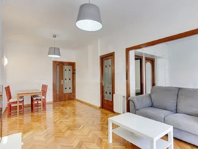 Piso luminoso con balcón-terraza en Sagrada Família