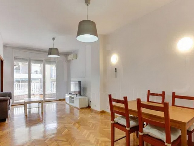 Piso luminoso con balcón-terraza en Sagrada Família