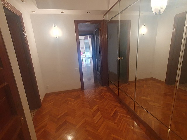 Piso luminoso con balcón-terraza en Sagrada Família