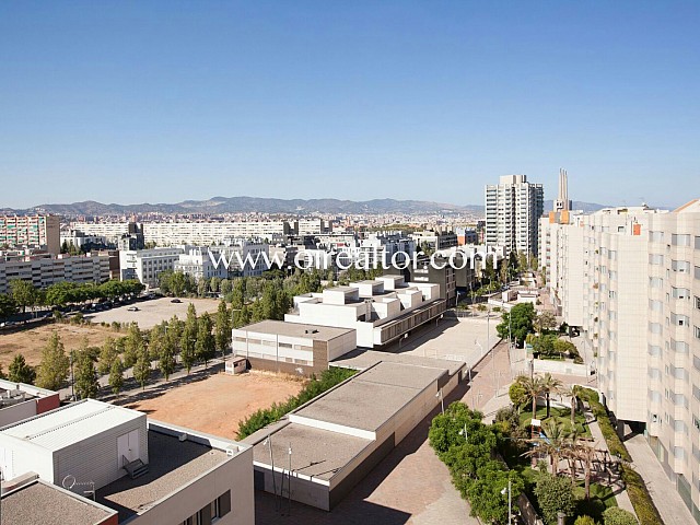 Piso en venta con licencia turística y parquin en diagonal forum, Barcelona