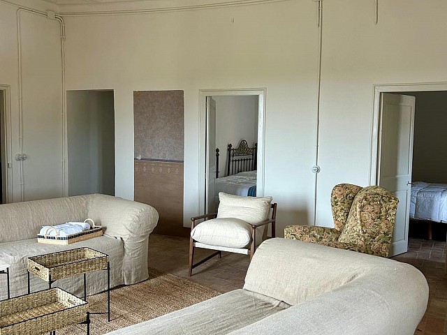  Castillo del siglo XI reformado con estilo contemporáneo e (8)