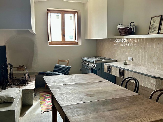  Castillo del siglo XI reformado con estilo contemporáneo e (11)