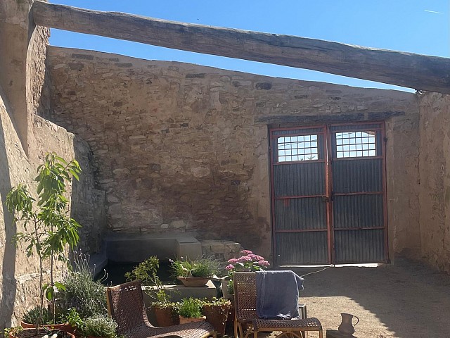  Castillo del siglo XI reformado con estilo contemporáneo e (1)