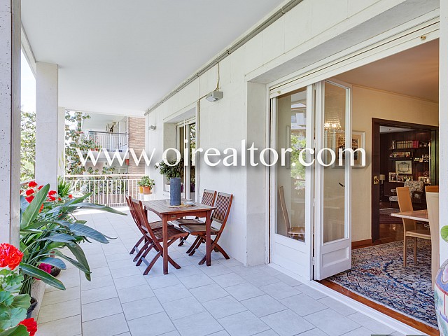 Magnifique appartement à trois vents et grande terrasse à Turo Park, Barcelone