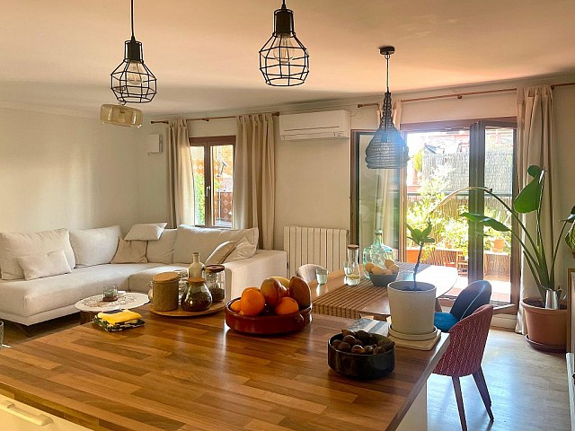 Ático reformado con terraza y 3 habitaciones en  Prosperitat, Barcelona