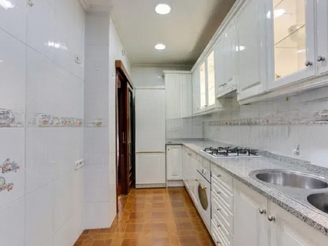 Piso luminoso con balcón-terraza en Sagrada Família