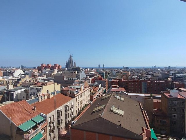 Oportunidad única: Precioso piso en Venta con terraza y vistas espectaculares al skyline de Barcelona