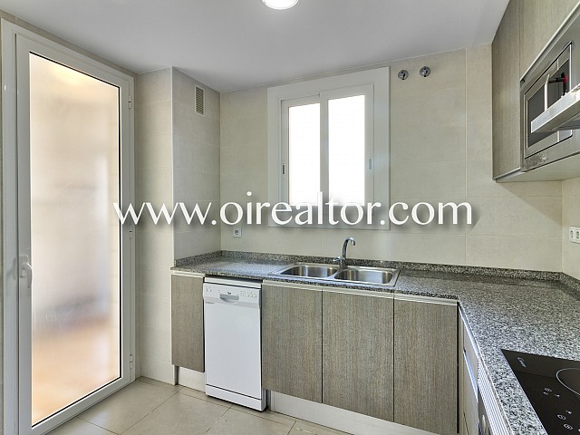 Piso muy amplio con terraza en la calle Sardenya, Barcelona