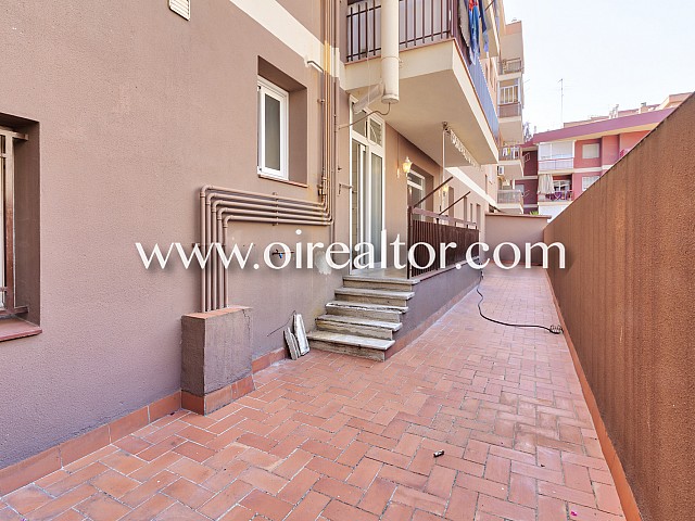 Piso muy amplio con terraza en la calle Sardenya, Barcelona