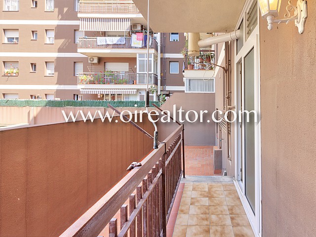 Piso muy amplio con terraza en la calle Sardenya, Barcelona