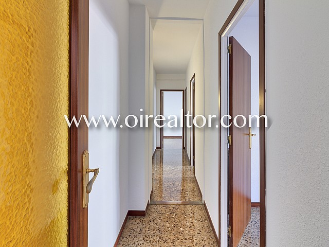 Piso muy amplio con terraza en la calle Sardenya, Barcelona