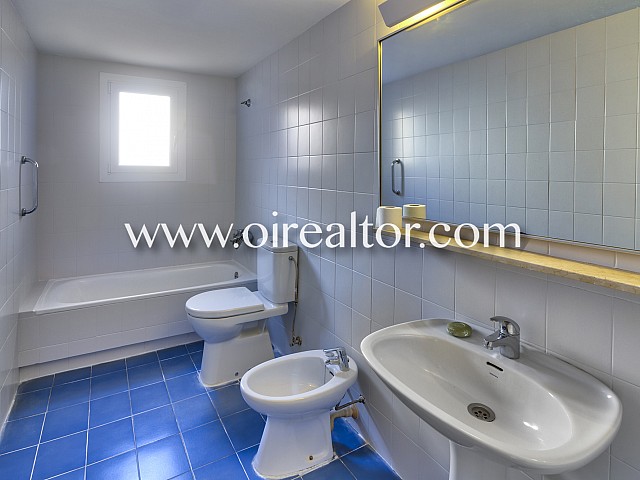 Piso muy amplio con terraza en la calle Sardenya, Barcelona