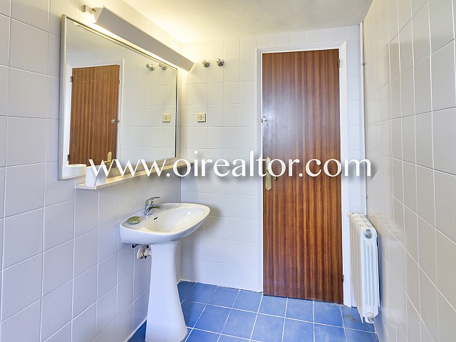 Piso muy amplio con terraza en la calle Sardenya, Barcelona