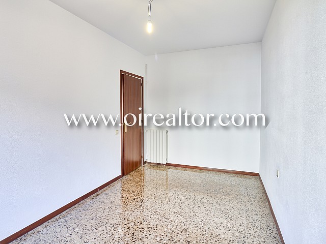 Piso muy amplio con terraza en la calle Sardenya, Barcelona