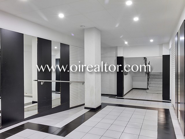 Piso muy amplio con terraza en la calle Sardenya, Barcelona