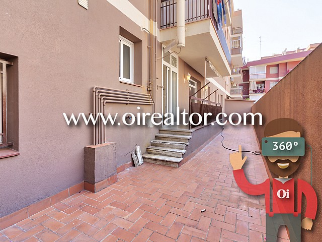 Piso muy amplio con terraza en la calle Sardenya, Barcelona