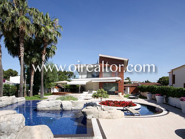 Espectacular casa con impresionante 
parcela de 1.1000 m2 en Sitges