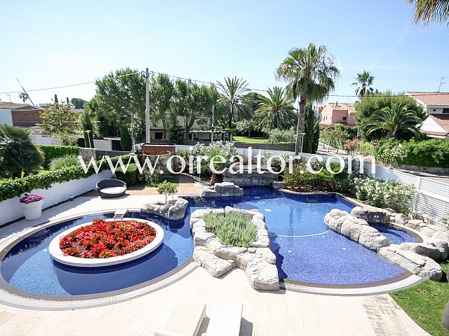 Espectacular casa con impresionante 
parcela de 1.1000 m2 en Sitges