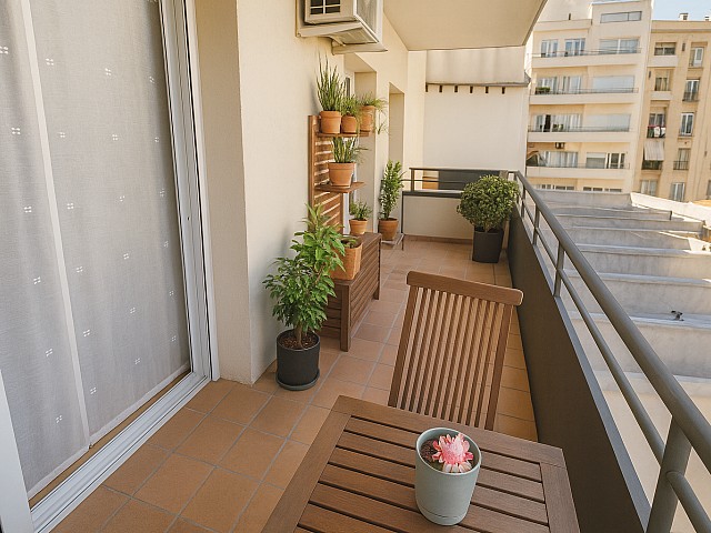 Piso luminoso con terraza y parking en Buenaventura Muñoz