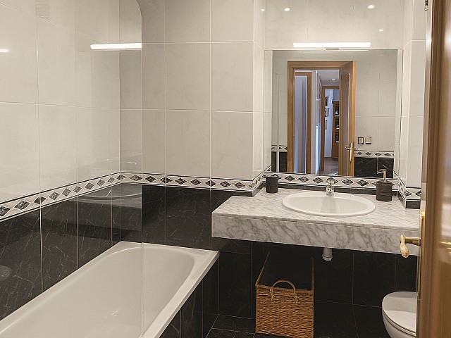 Piso luminoso con terraza y parking en Buenaventura Muñoz