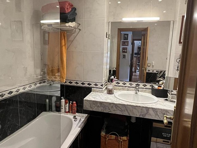 Piso luminoso con terraza y parking en Buenaventura Muñoz