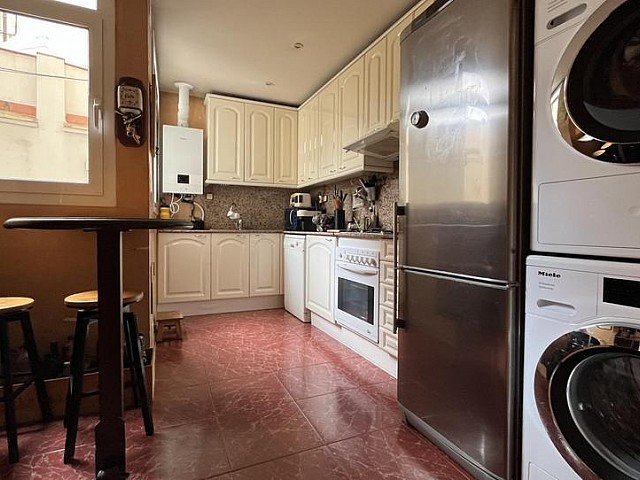 Piso luminoso con terraza y parking en Buenaventura Muñoz