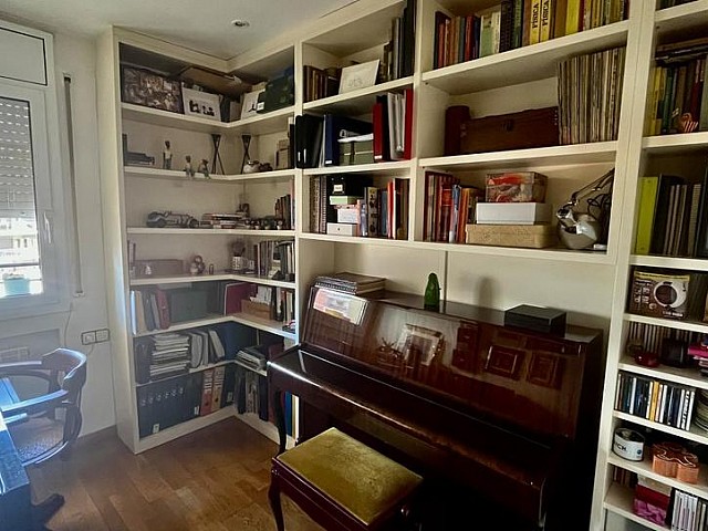 Piso luminoso con terraza y parking en Buenaventura Muñoz