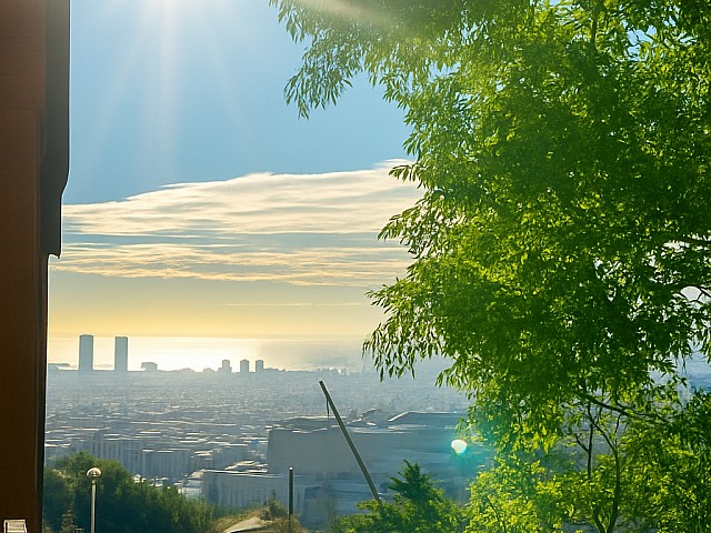 Tranquilo y acogedor piso con vistas laterales al mar en Guinardó