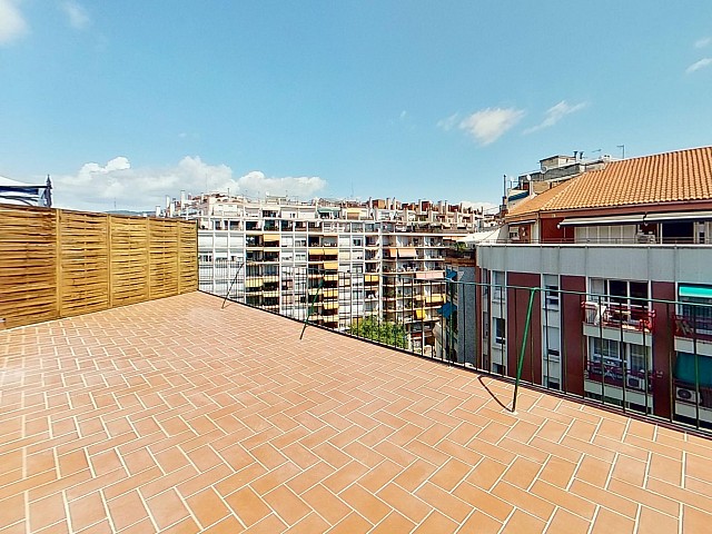 ÁTICO REFORMADO EN VENTA EN PLENO EIXAMPLE DE BARCELONA.